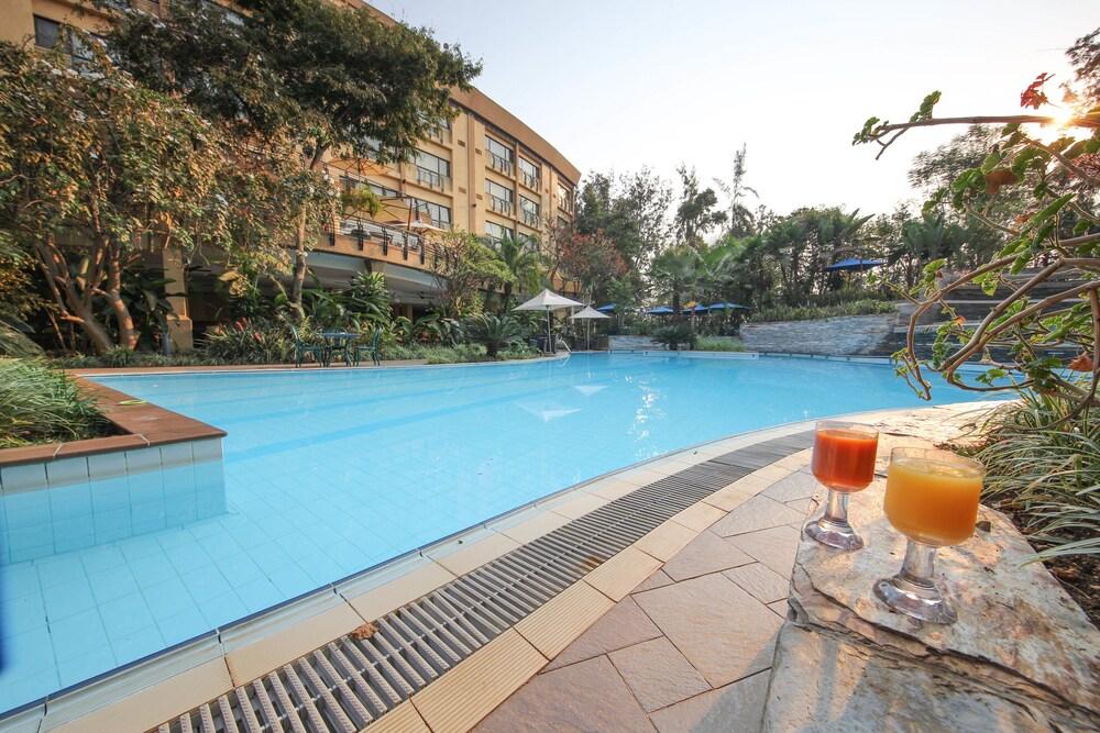 Kigali Serena Hotel Esterno foto