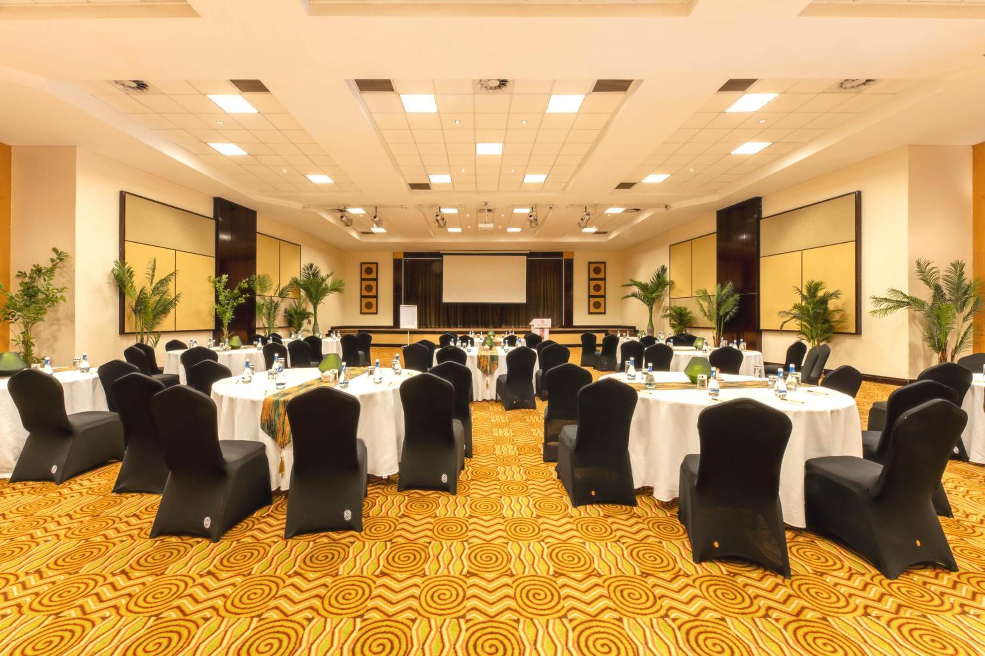Kigali Serena Hotel Esterno foto